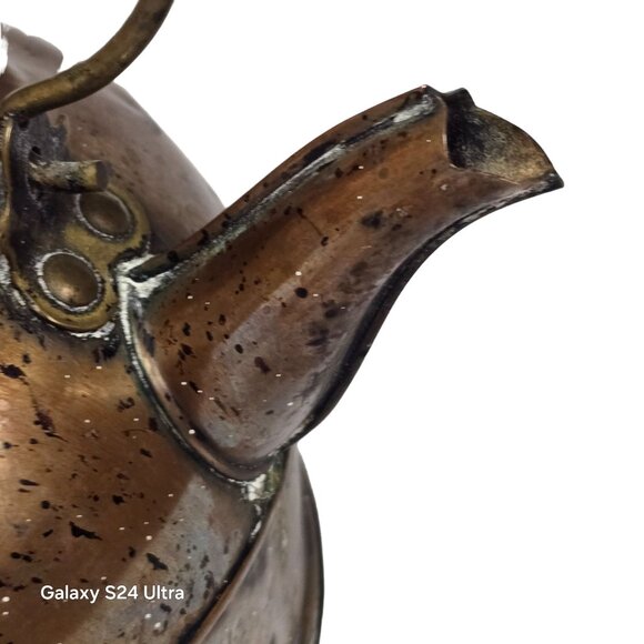 Vintage Copper Hammered Teapot With Wooden Handle Rustic Farmhouse Kitchen Decor - Picture 12 of 12